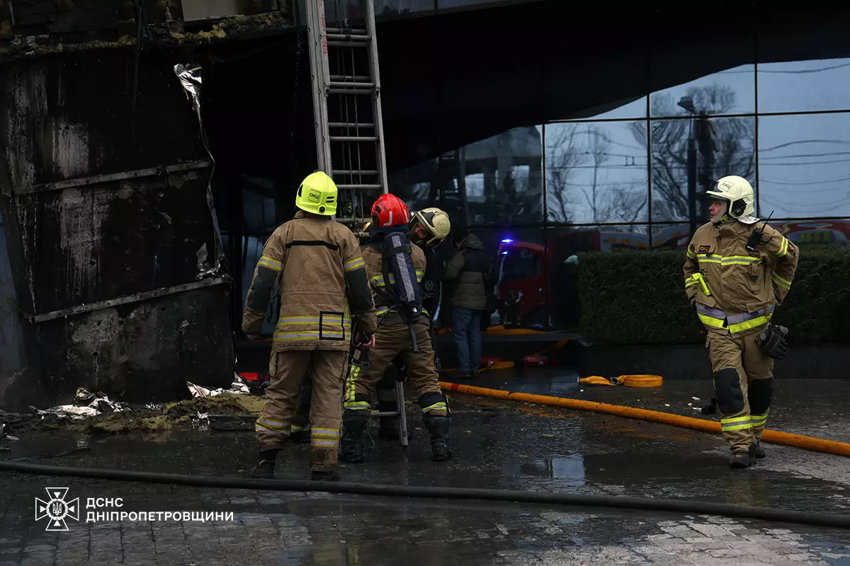 У центрі Дніпра зранку сталася пожежа в бізнес-центрі «Куб» - 05.02.2026