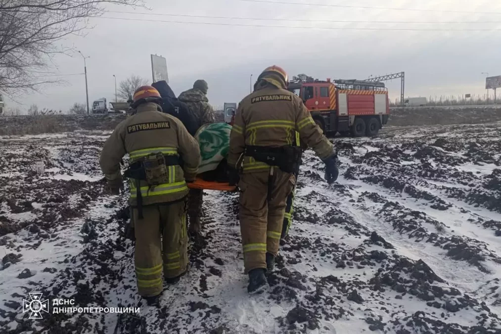 У Підгородньому рятувальники деблокували жінку з пошкодженого автомобіля - 05.02.2026