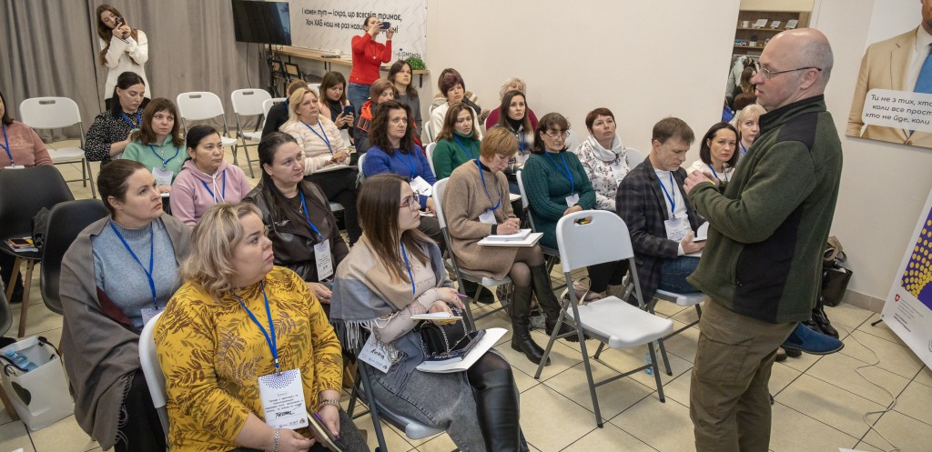 Адаптація та психологічна підтримка звільнених з полону та їхніх родин: для фахівців із супроводу ветеранів провели тренінг