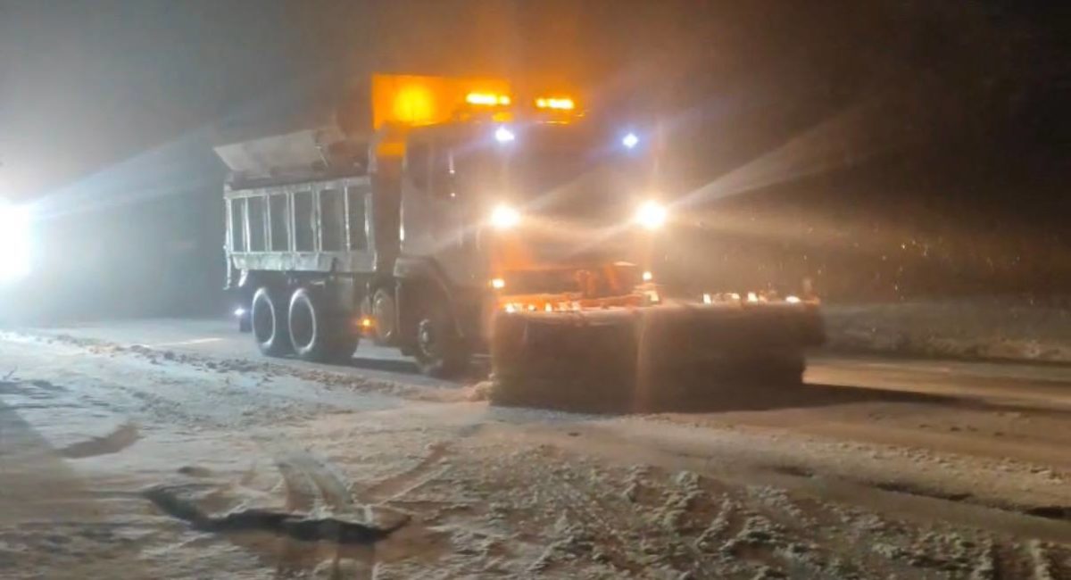 Розчищення доріг і тротуарів від снігу у Дніпрі - 25.02.2026