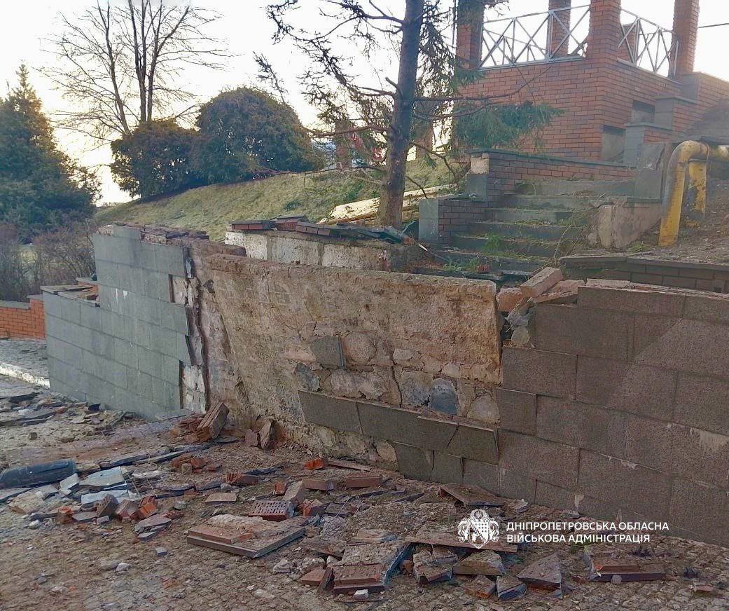 росіяни атакували Дніпро дронами: поранено людину, виникла пожежа, є руйнування - 28.02.2026