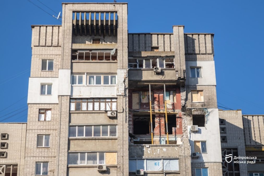 У Дніпрі завершують демонтаж аварійних конструкцій у будинку після влучання шахеда 22 січня