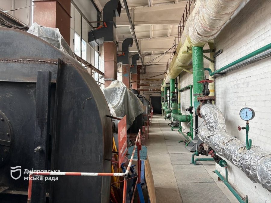 Попри складний опалювальний сезон у дніпровському КП «Теплоенерго» проводять планові та аварійні ремонти