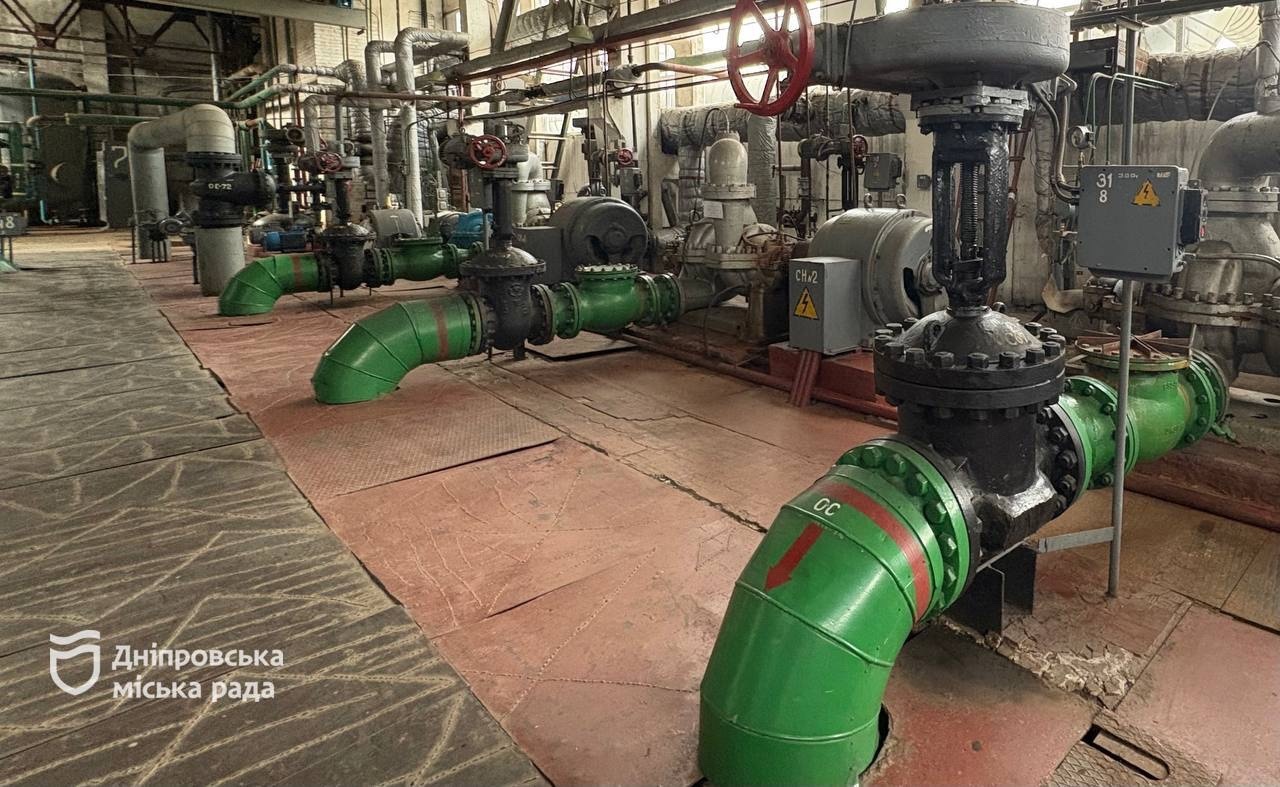 Попри складний опалювальний сезон у дніпровському КП «Теплоенерго» проводять планові та аварійні ремонти