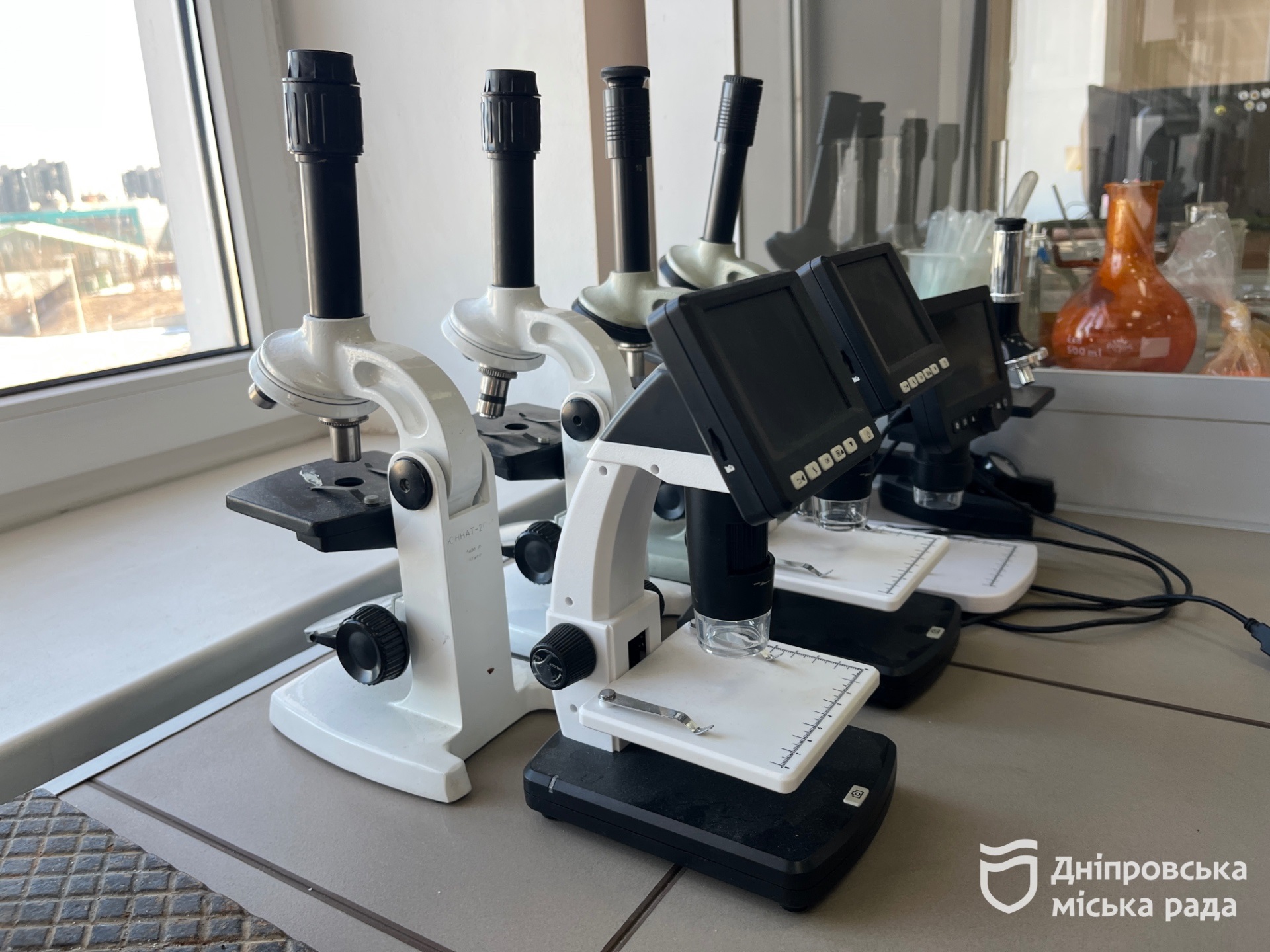 Дніпровська школярка перетворює відходи металургії на теплоізоляційні матеріали - 10.02.2026