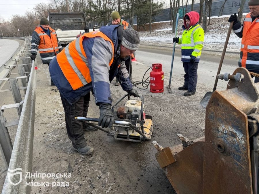У Дніпрі розпочали зимовий ремонт доріг та перевірили стан укриттів - 11.02.2026
