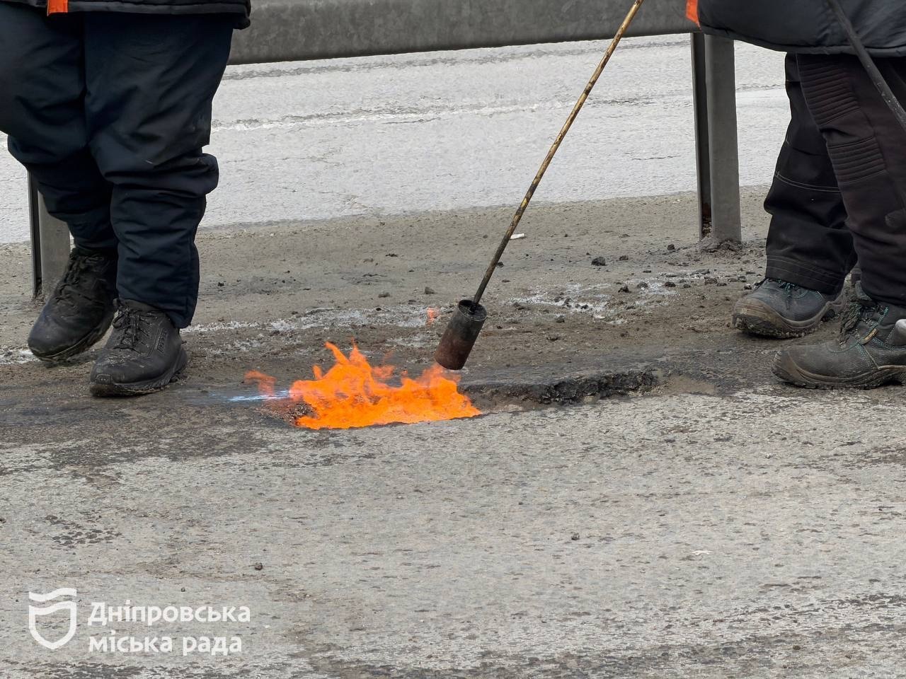 У Дніпрі розпочали зимовий ремонт доріг та перевірили стан укриттів - 11.02.2026