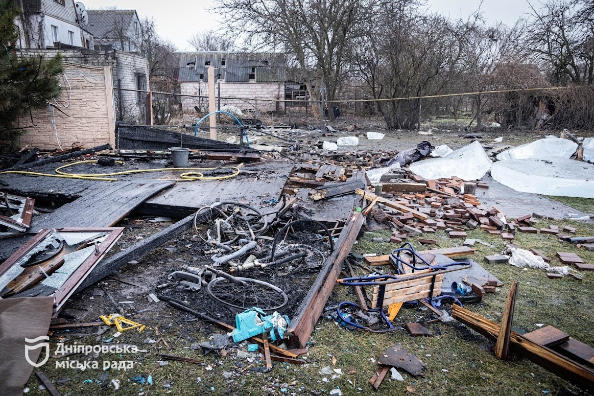 Дніпро ліквідовує наслідки чергової ворожої атаки - 12.02.2026