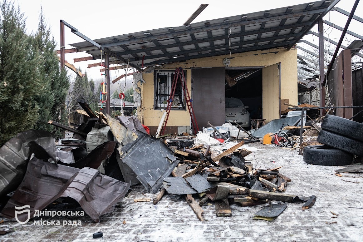 Дніпро ліквідовує наслідки чергової ворожої атаки - 12.02.2026