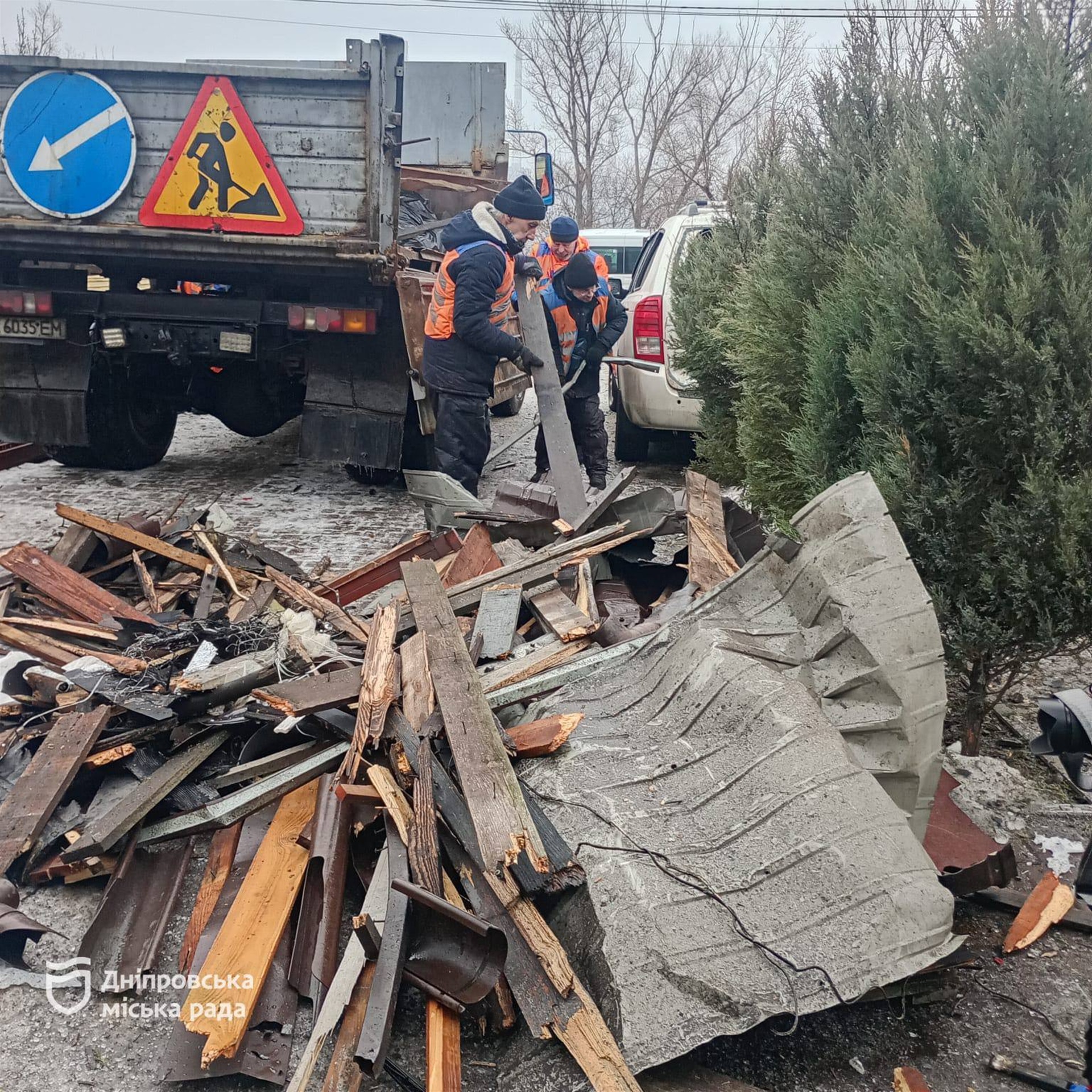 Дніпро ліквідовує наслідки чергової ворожої атаки - 12.02.2026