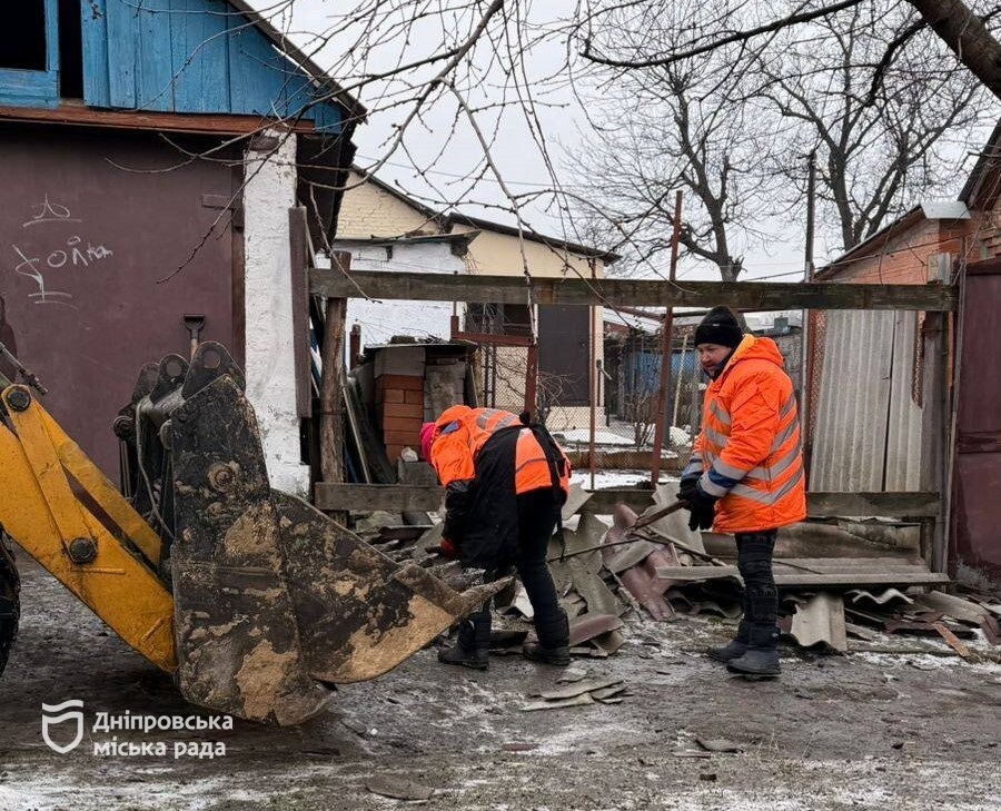 Дніпро ліквідовує наслідки чергової ворожої атаки - 12.02.2026