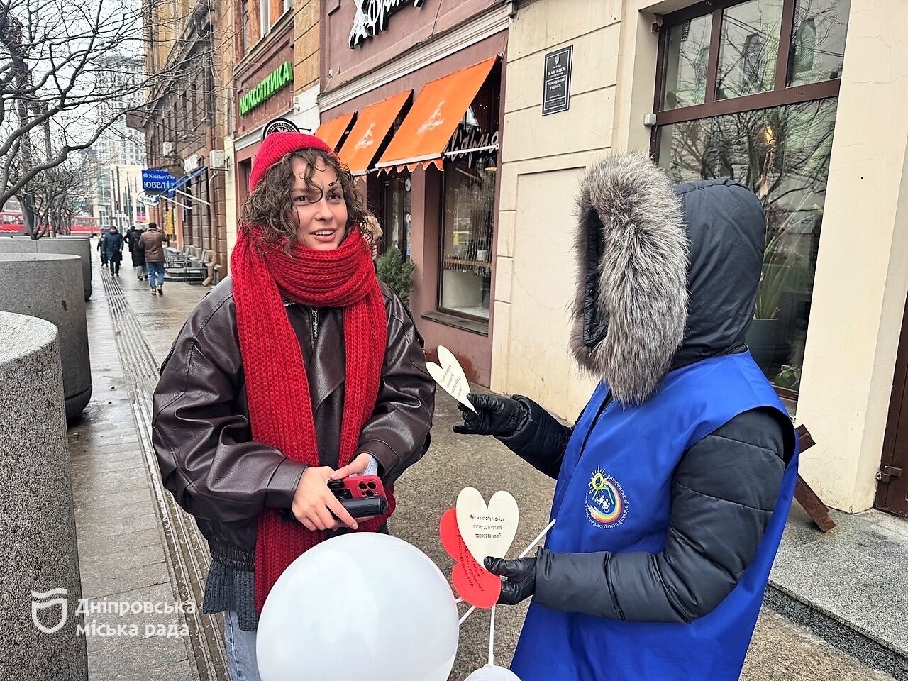 Бережи себе та партнера: у Дніпрі провели вуличну акцію до Міжнародного дня презерватива