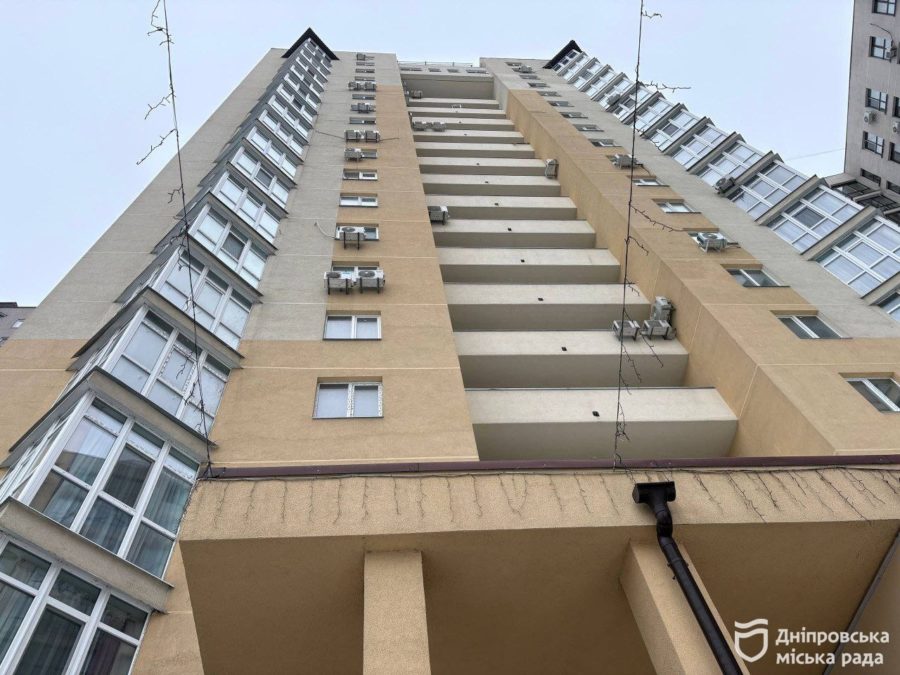 Ліквідація наслідків удару балістики по Дніпру 1.12.2025