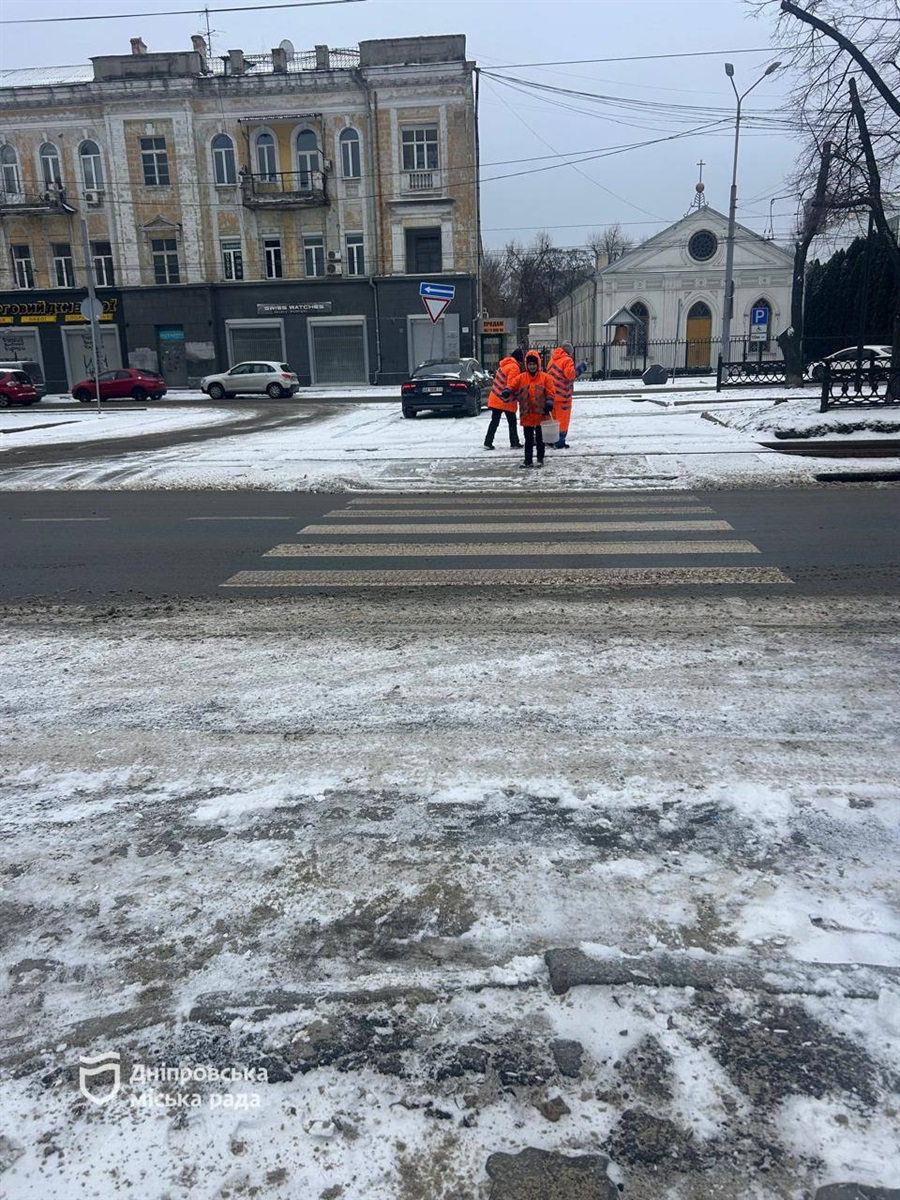 У Дніпрі через ускладнення погодних умов закликають водіїв без нагальної потреби не виїжджати у місто - 18.02.2026