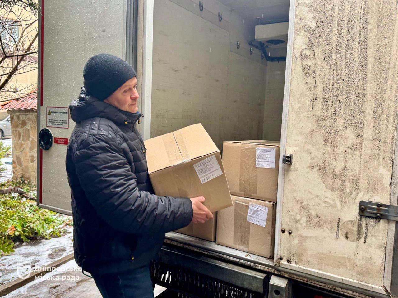 У Дніпрі вимушені переселенці продовжують щомісяця отримувати безкоштовні набори продуктів харчування - 24.02.2026