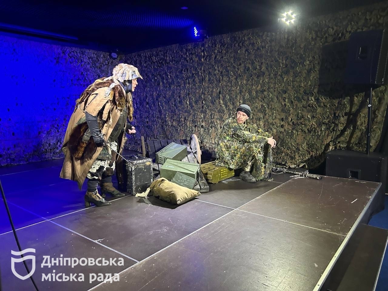 Пам’ять про загиблих студентів: У Дніпрі в театрі ДГУ відбулась прем?єра вистави «Матінка Кураж та Снайпер Лютий» до річниці повномасштабної війни з рф