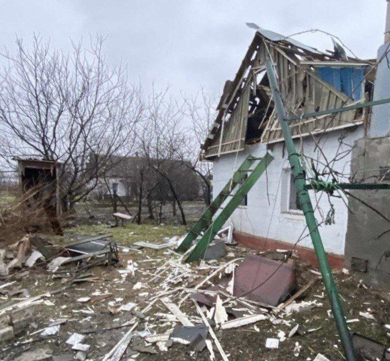 Поранена одна людина, під завалами можуть бути люди: впродовж дня ворог атакував Дніпропетровщину авіабомбами та БпЛА