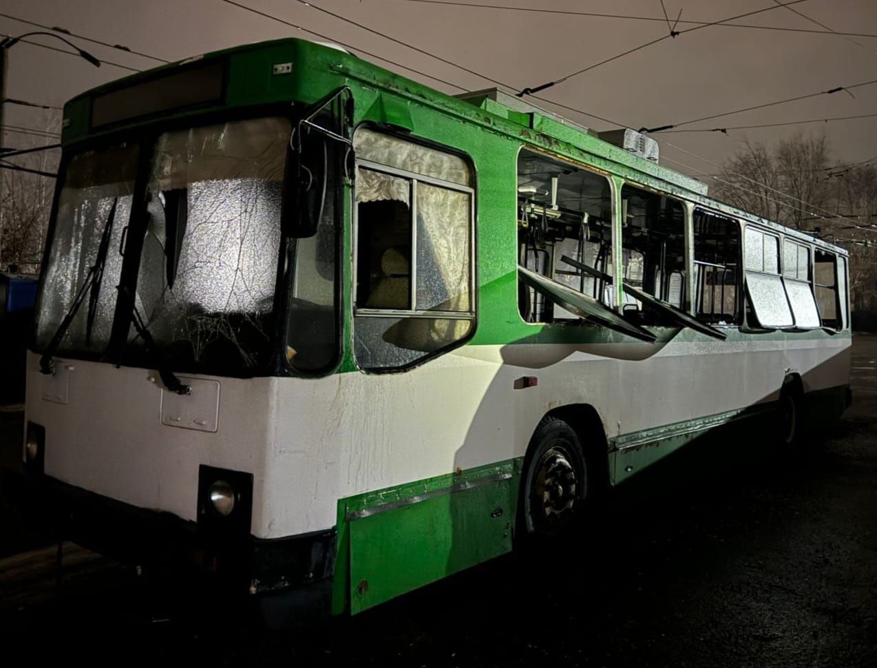 Ворожі дрони атакували Дніпро та область: є пошкодження та поранена жінка