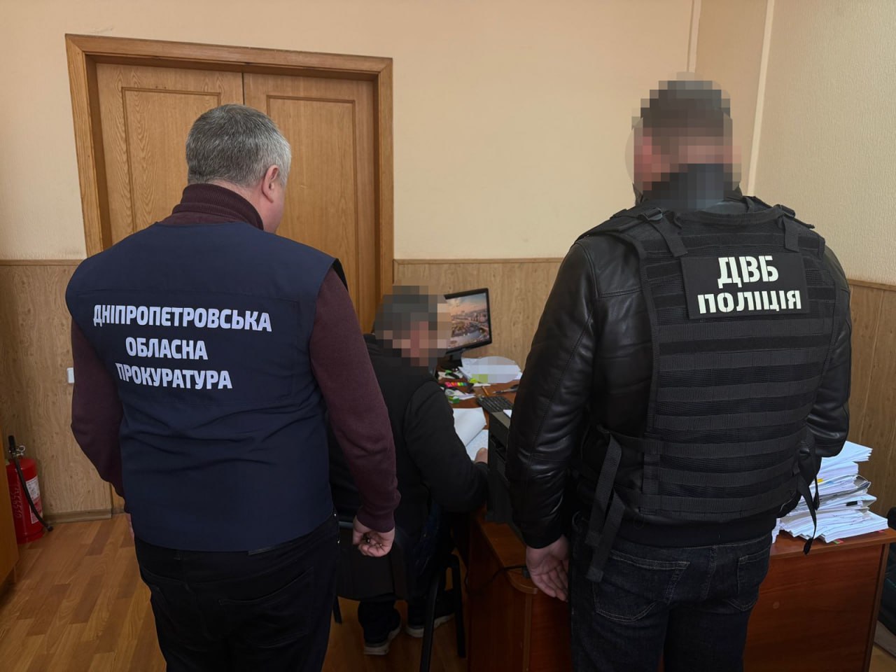 Збували наркотики під виглядом надання замісної терапії: на Дніпропетровщині судитимуть експоліцейського і трьох його спільників