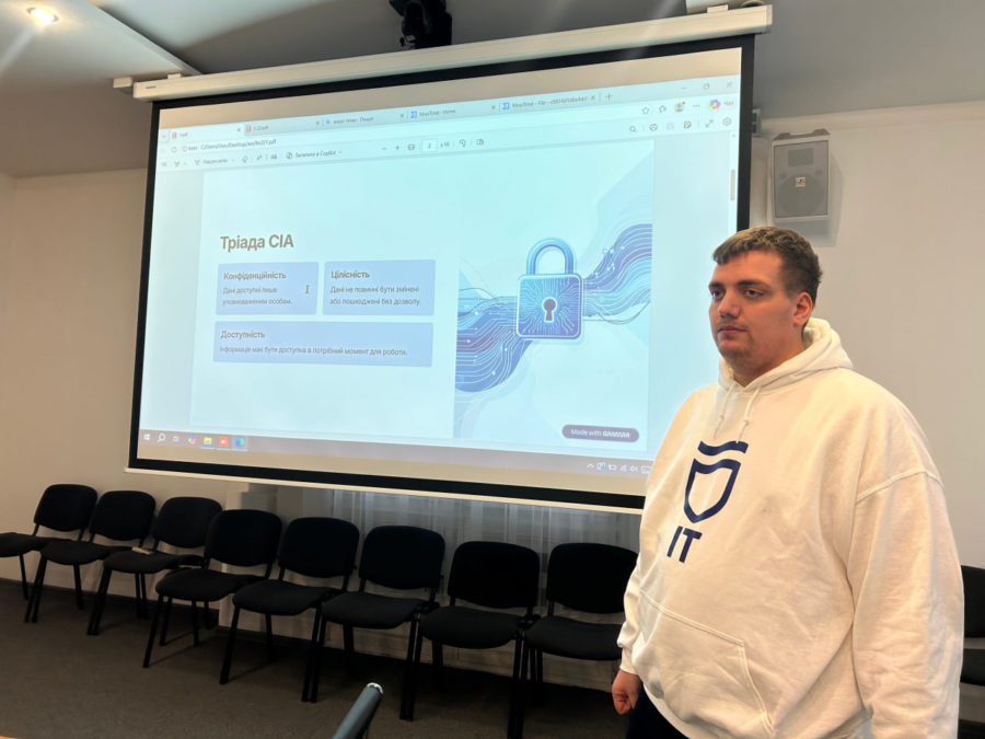 Департамент ІТ посилює захист даних мешканців: проведено лекцію з кібербезпеки для працівників міськради