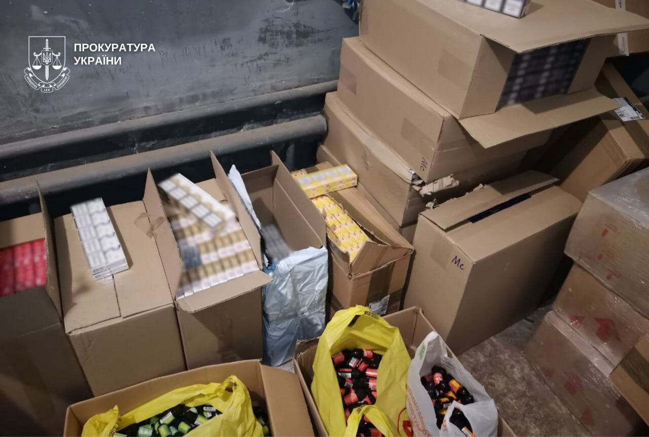 Контрафакт на понад 50 млн гривень: у Кривому Розі викрили підпільне виробництво цигарок і алкоголю
