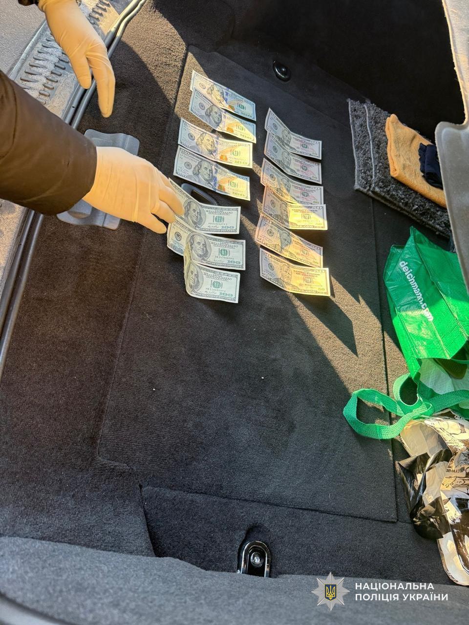 На Дніпропетровщині посадовець селищної ради попався на хабарі - 12.02.2026