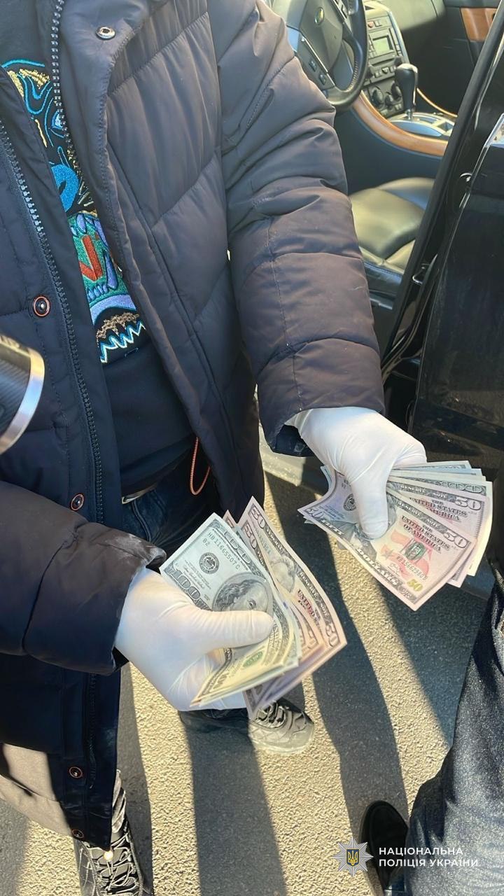 На Дніпропетровщині посадовець селищної ради попався на хабарі - 12.02.2026