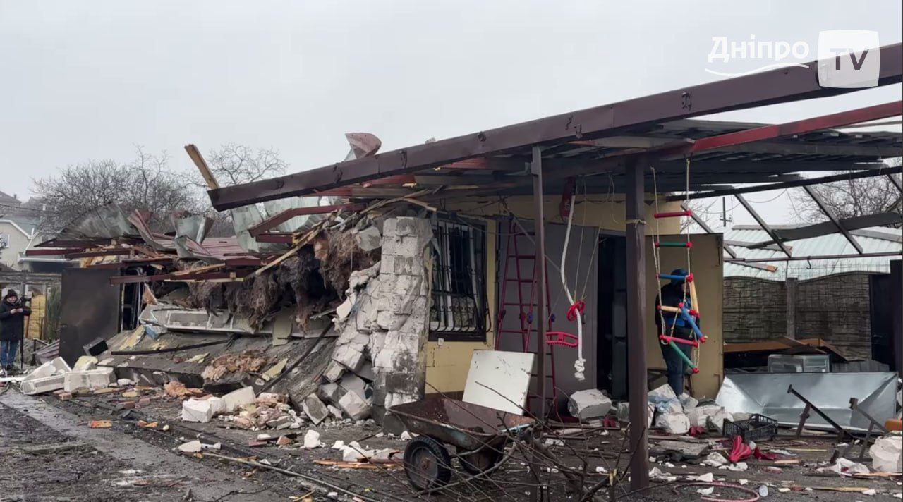Вибуховою хвилею перекосило будинок: як подружжя у Дніпрі дивом вижило під час масованого обстрілу - 12.02.2026