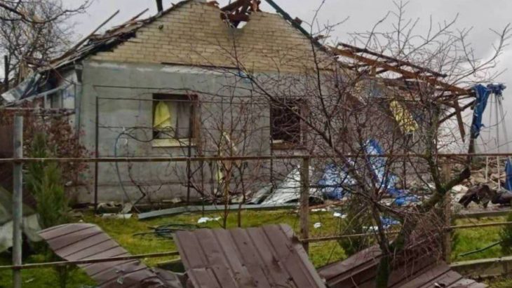 Пошкоджений будинок після обстрілу на Дніпропетровщині Пошкоджений будинок після обстрілу на Дніпропетровщині