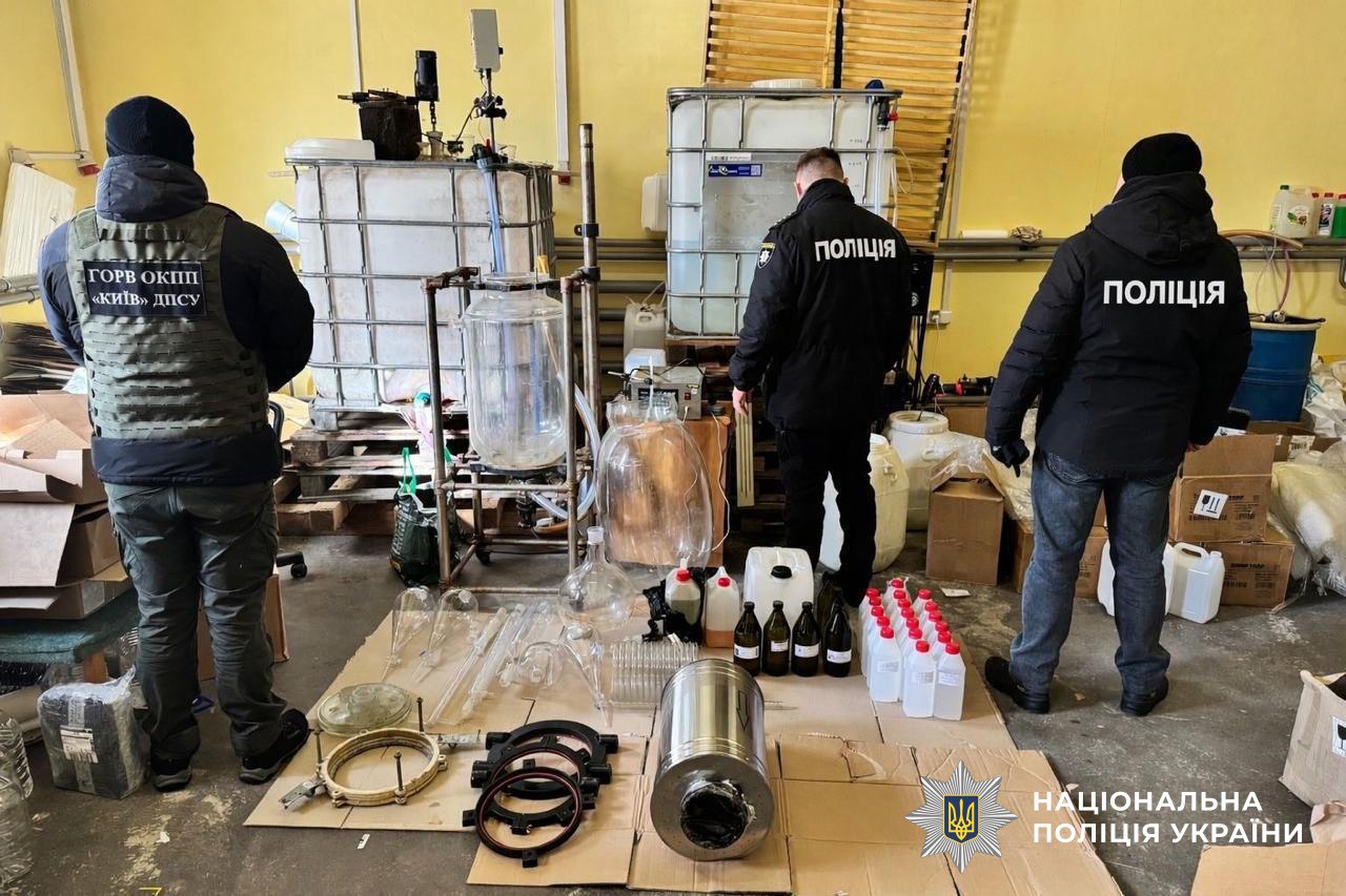 34 нарколабораторії та понад 100 затриманих: викрито міжнародну мережу з виробництва наркотиків