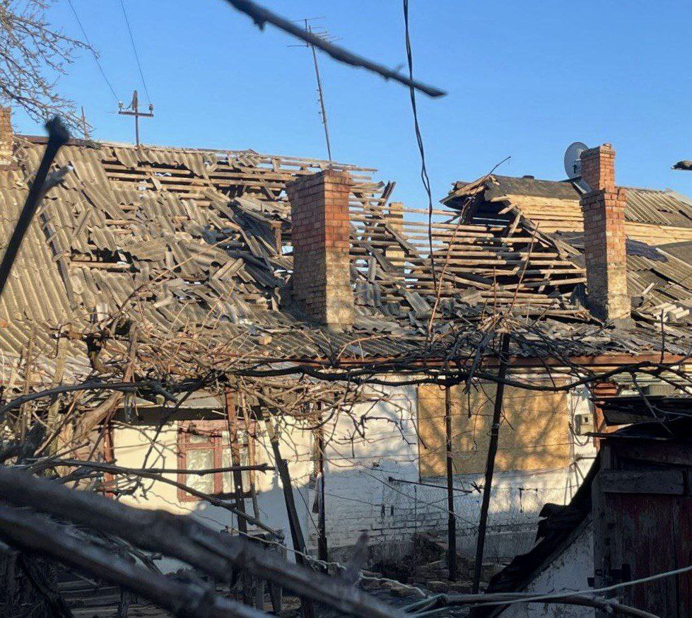 Троє людей поранені: ворог майже 40 разів атакував два райони Дніпропетровщини