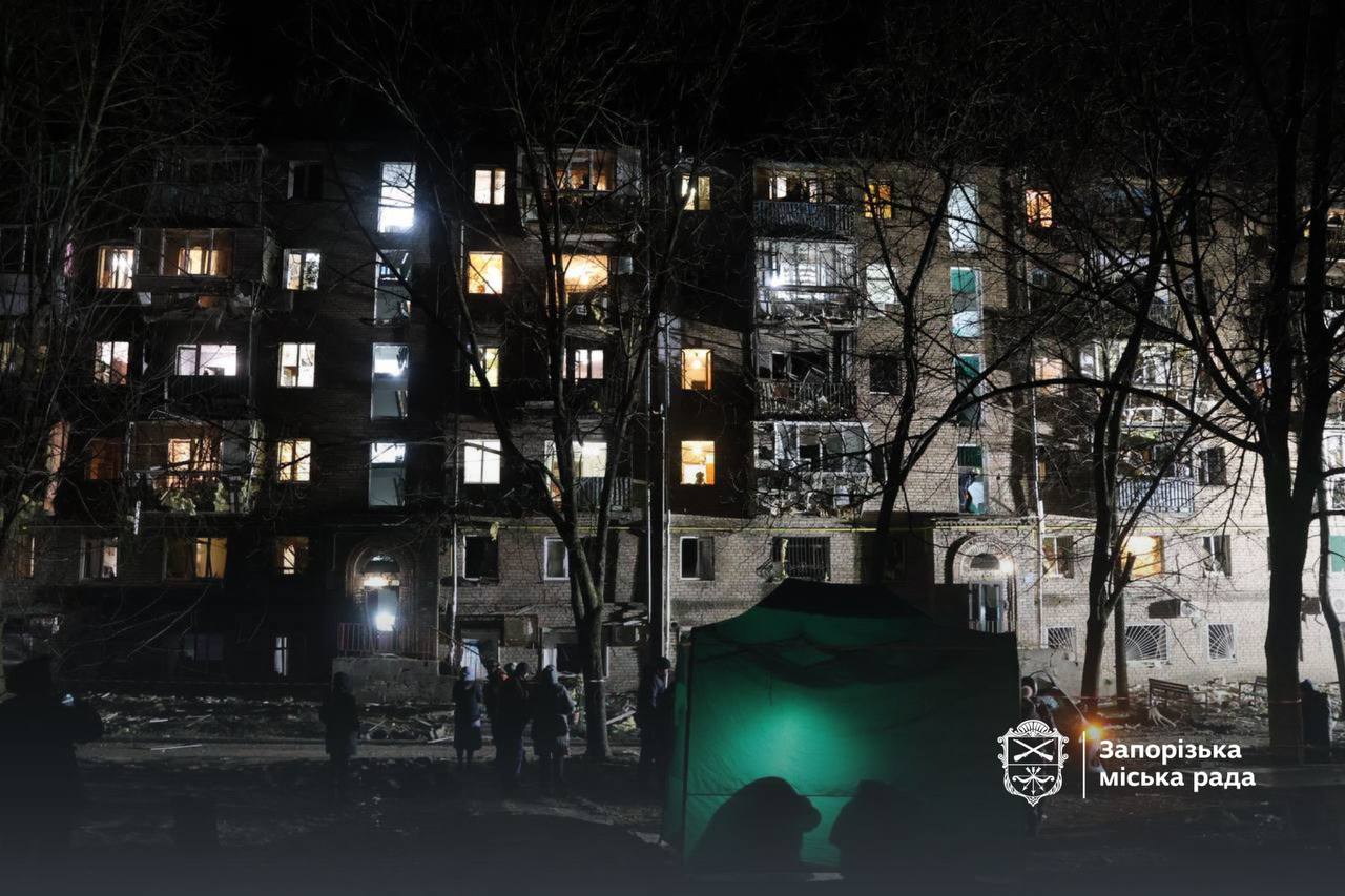 Вночі 24 лютого Україну атакували ракетою та 133 дронами: є постраждалі у Запоріжжі