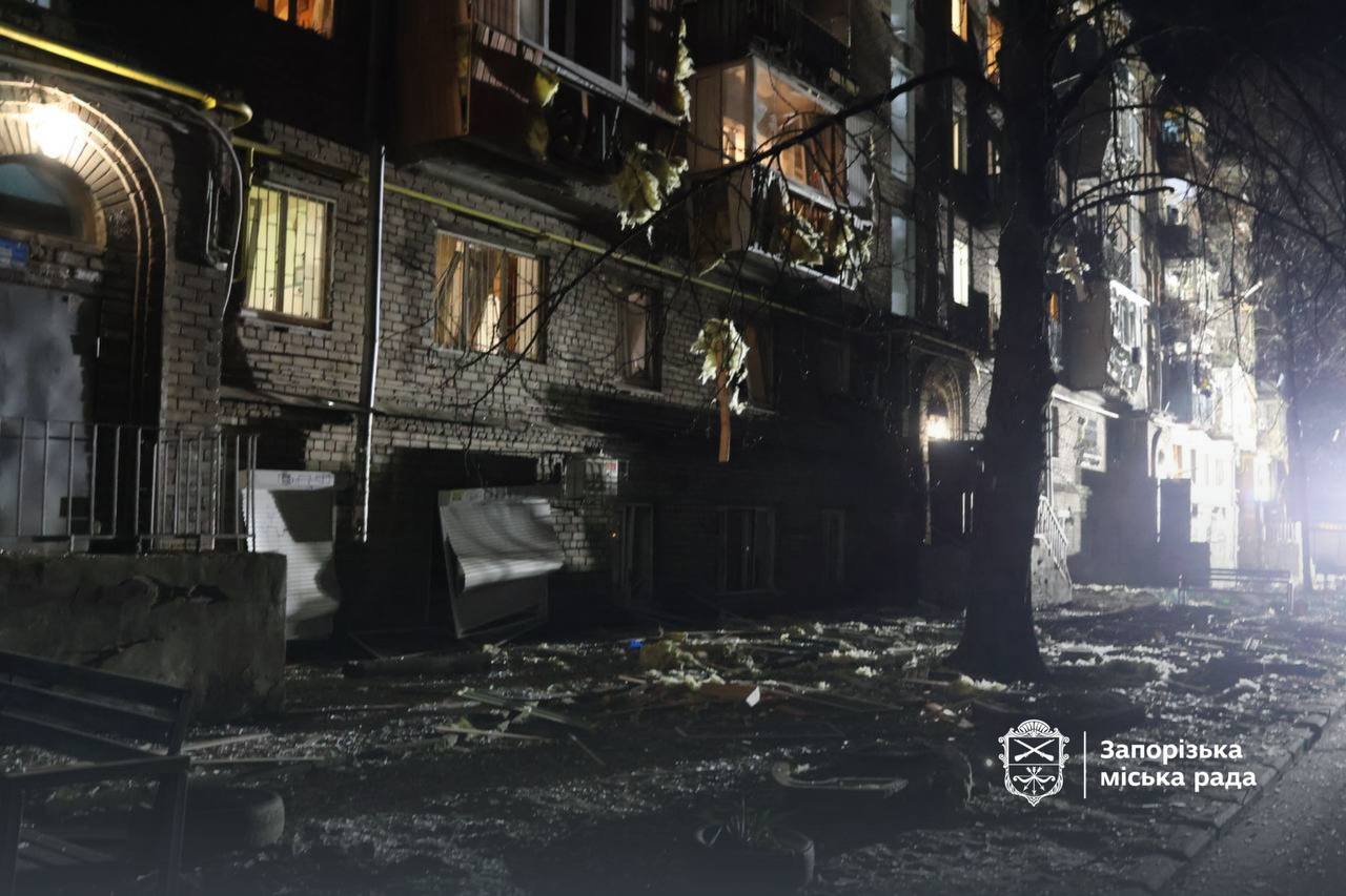 Вночі 24 лютого Україну атакували ракетою та 133 дронами: є постраждалі у Запоріжжі