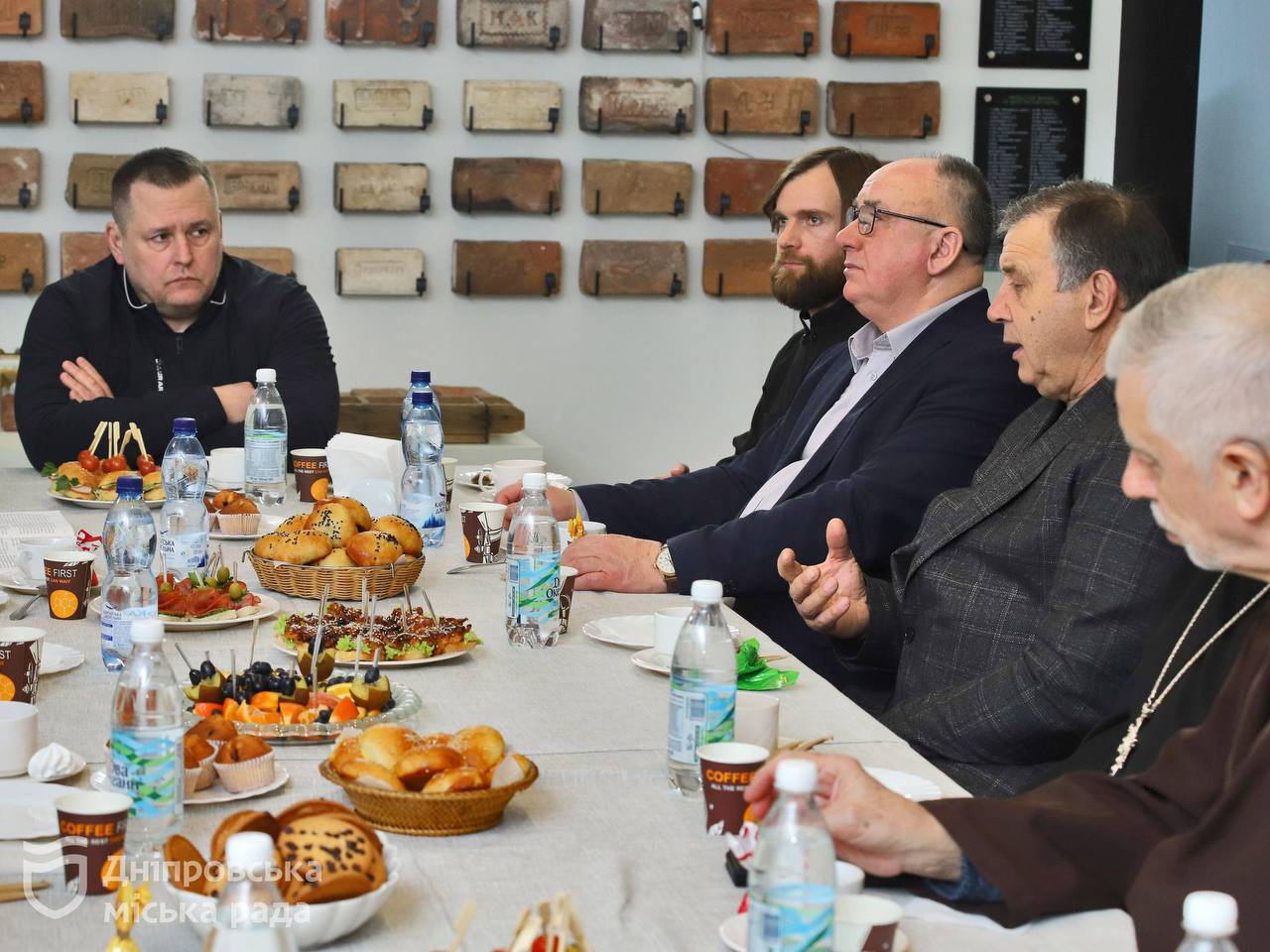 У четверті роковини повномасштабної війни Філатов провів зустріч із священниками та духовними лідерами різних конфесій - 24.02.2026