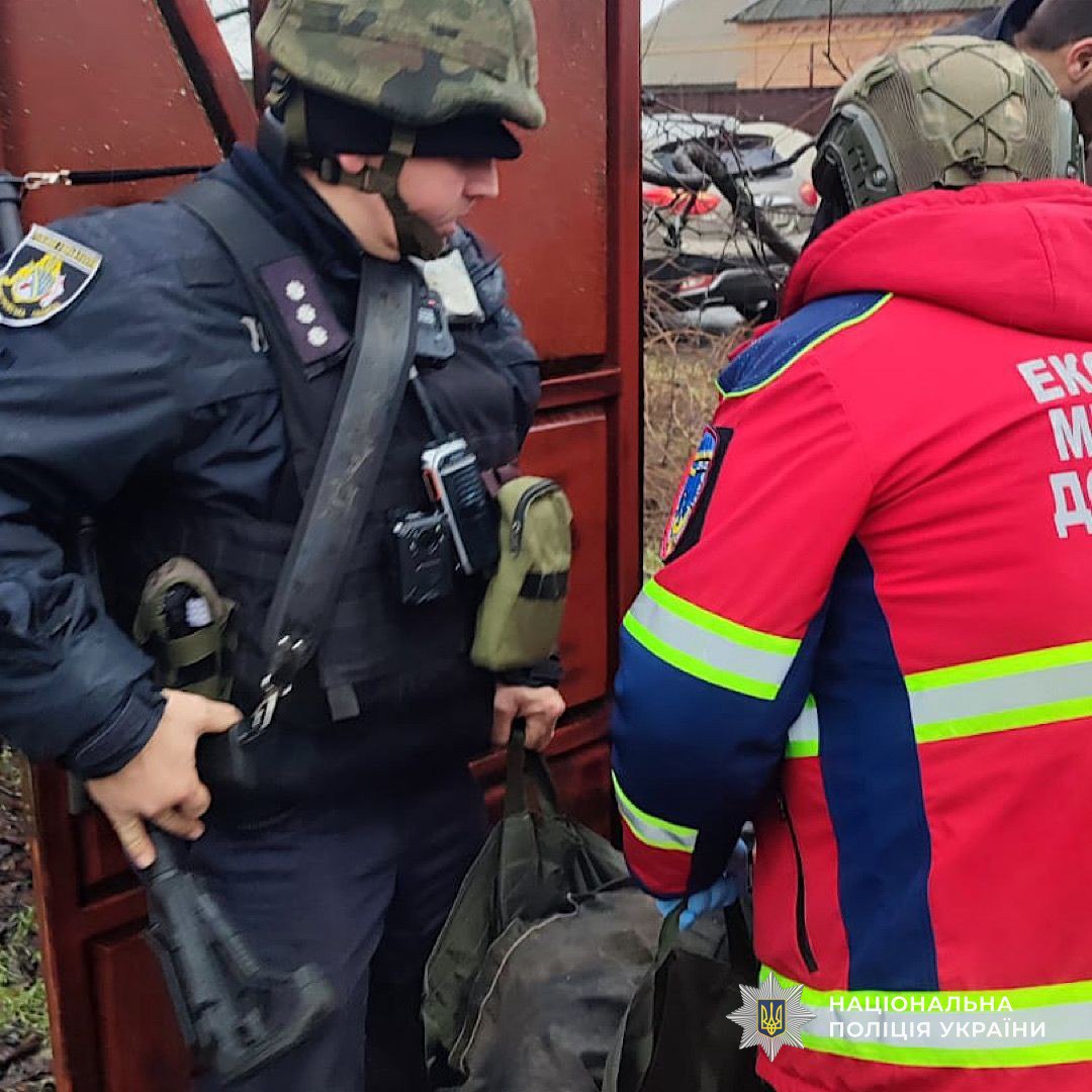 Поліцейські евакуювали тяжкохворого чоловіка з прибережної зони Нікопольського району - 25.02.2026
