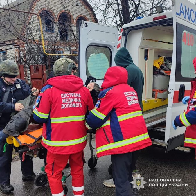 Поліцейські евакуювали тяжкохворого чоловіка з прибережної зони Нікопольського району - 25.02.2026