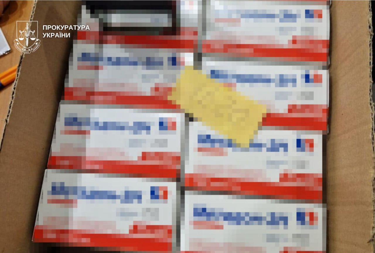 Збували наркотики під виглядом надання замісної терапії: на Дніпропетровщині судитимуть експоліцейського і трьох його спільників