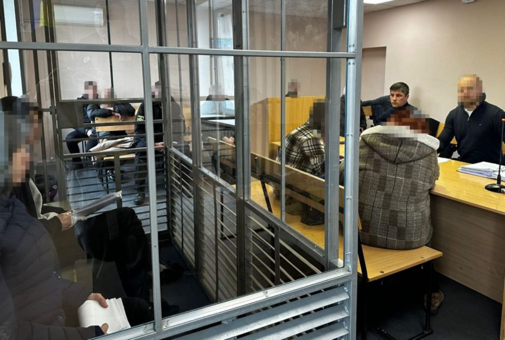 Жорстоко побили військового ЗСУ та все знімали на телефони: у Дніпрі двом підліткам повідомили про підозру у замаху на вбивство