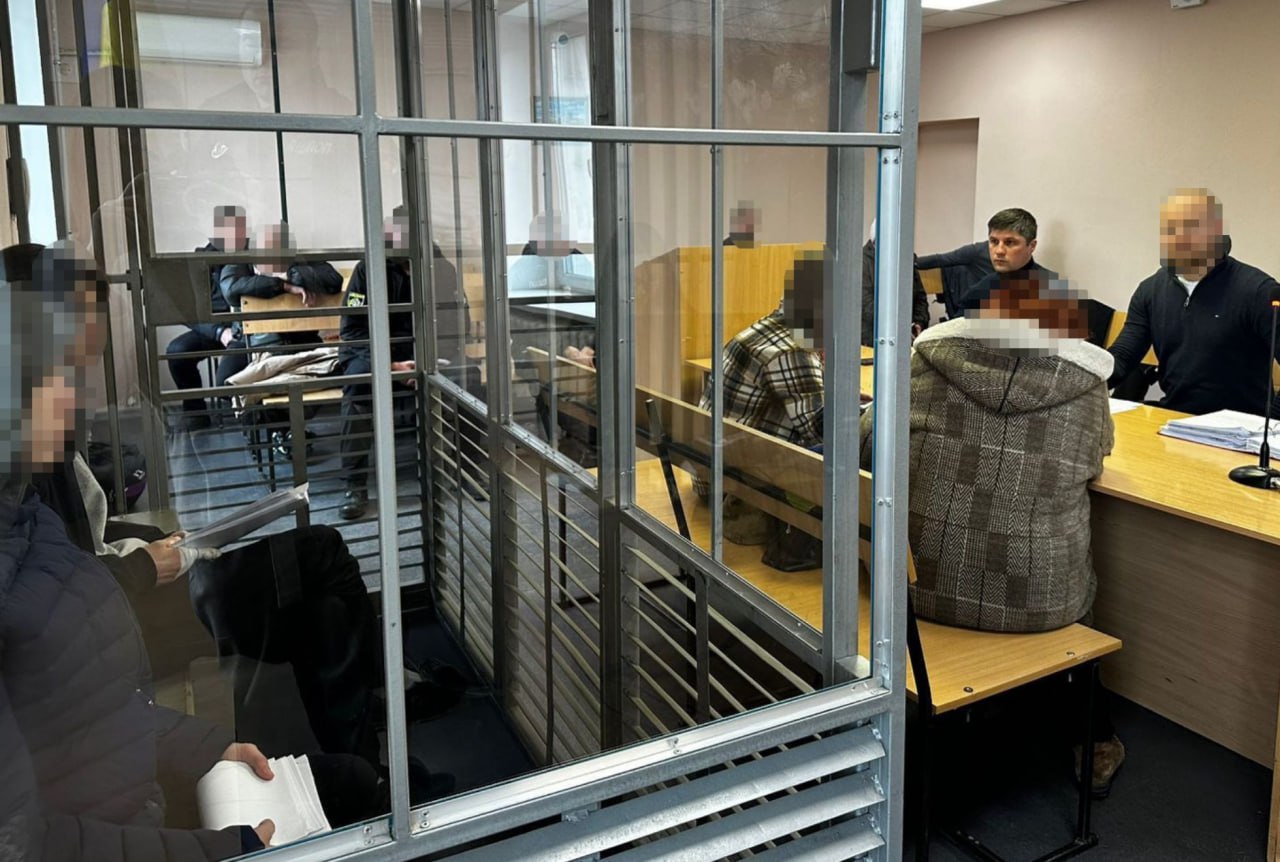 Жорстоко побили військового ЗСУ та все знімали на телефони: у Дніпрі двом підліткам повідомили про підозру у замаху на вбивство