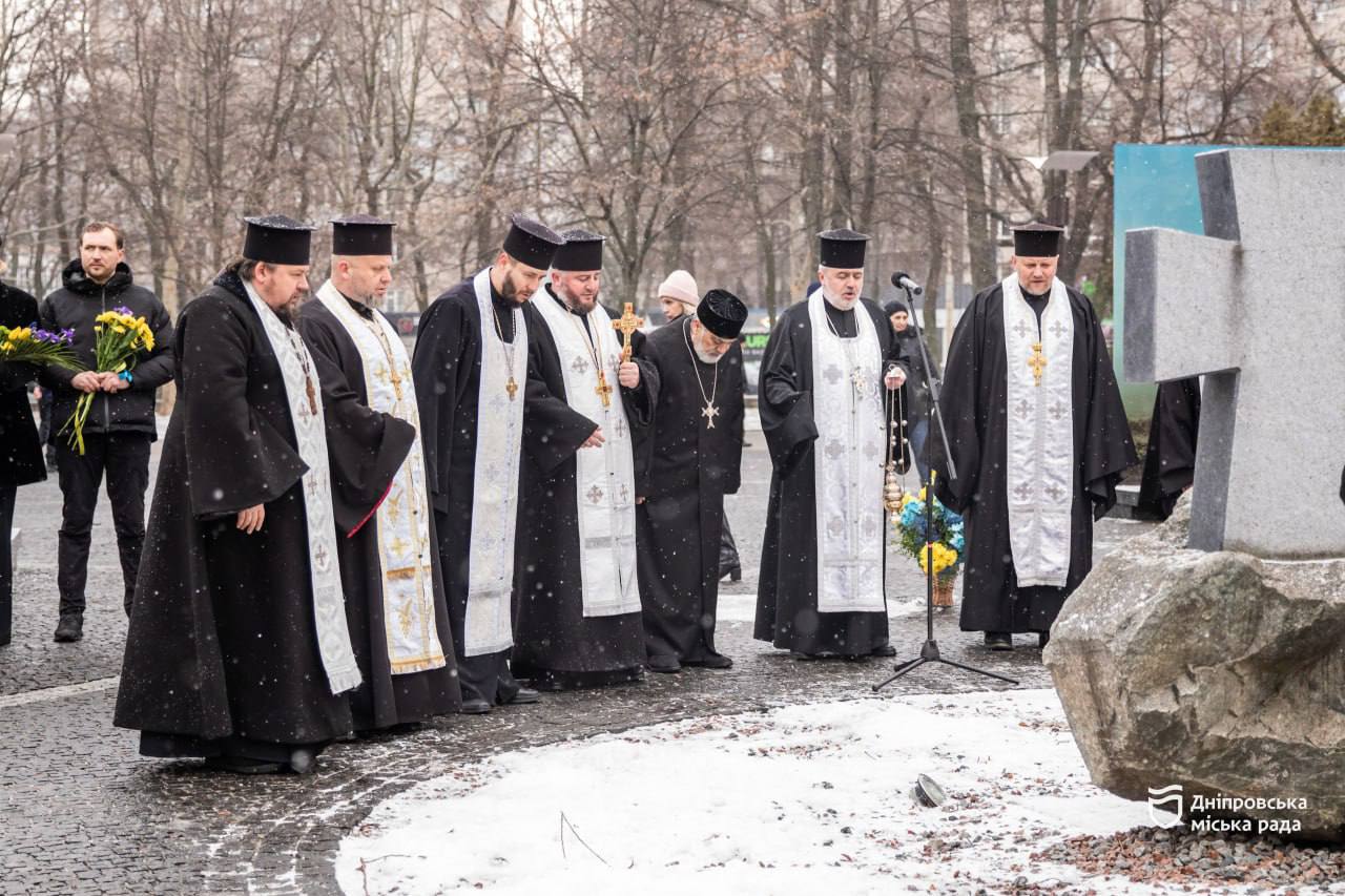 Дніпро вшановує Героїв Небесної Сотні