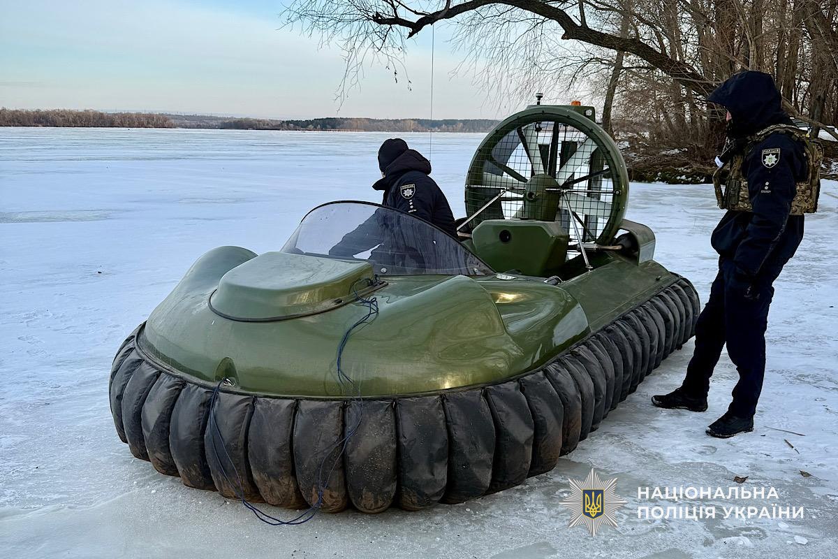 На замерзлому Дніпрі виявили ворожий дрон: поліцейські знешкодили небезпечну знахідку - 05.02.2026