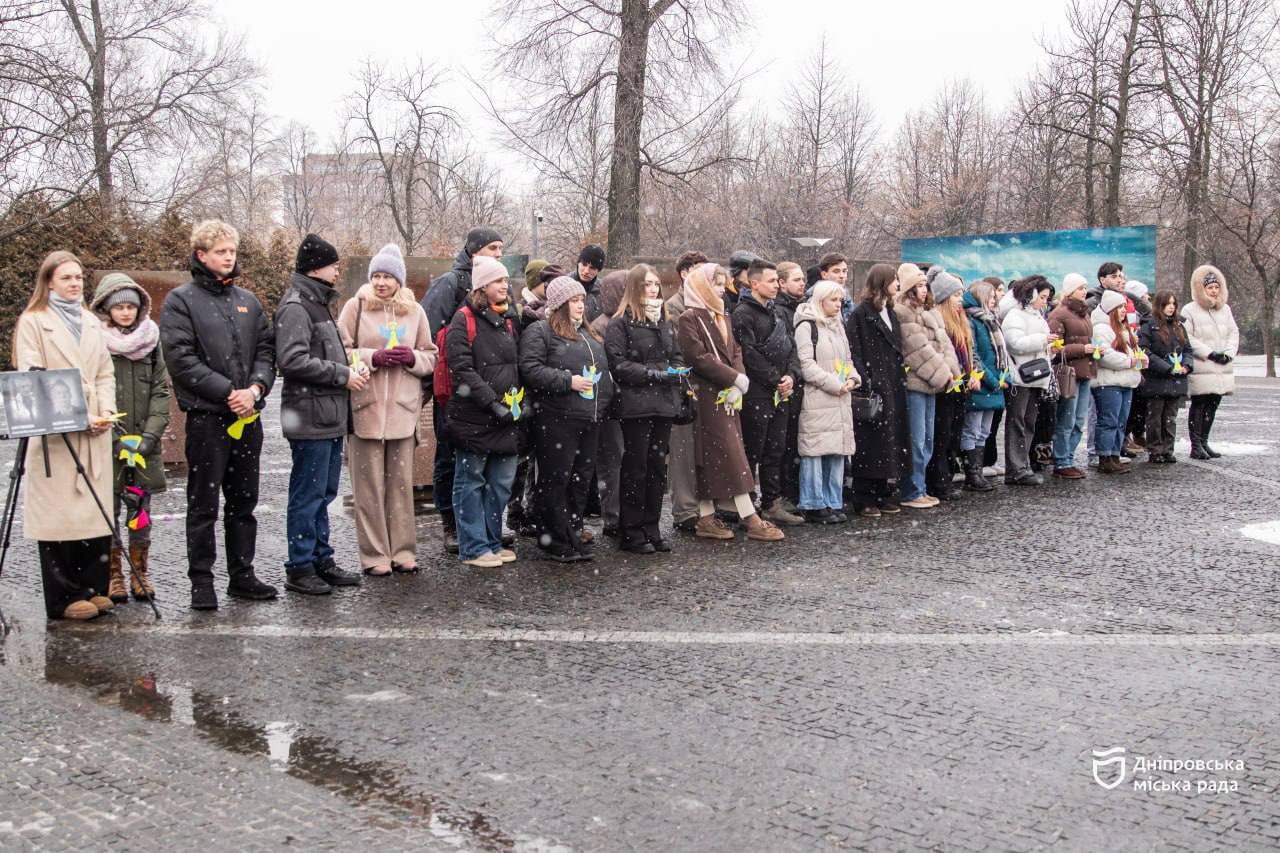 Дніпро вшановує Героїв Небесної Сотні
