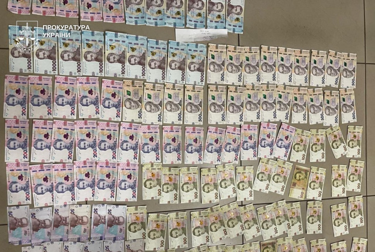 Збували наркотики під виглядом надання замісної терапії: на Дніпропетровщині судитимуть експоліцейського і трьох його спільників