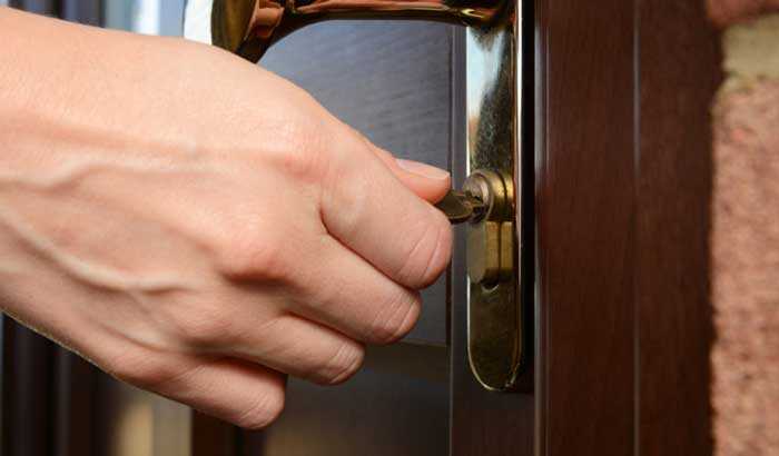 Силою утримував у будинку лікарку в Кривому Розі 23 02 2026