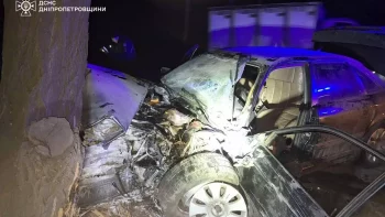 Чоловіка затисло в audi 100: ДТП на Дніпропетровщині 10.02.2026