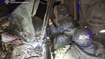 Чоловіка затисло в audi 100: ДТП на Дніпропетровщині 10.02.2026