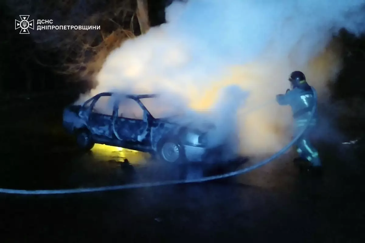 У Жовтих Водах вночі загорівся автомобіль «Opel Vectra» - 14.02.2026