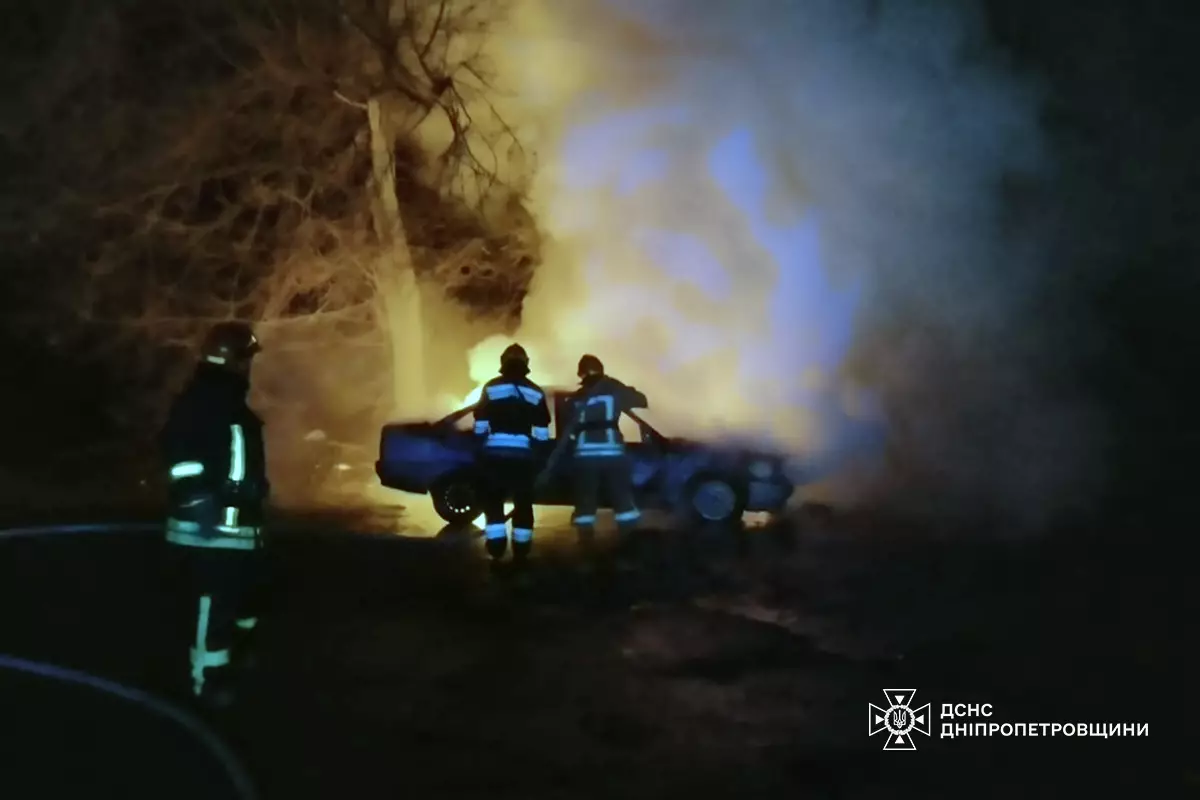 У Жовтих Водах вночі загорівся автомобіль «Opel Vectra» - 14.02.2026