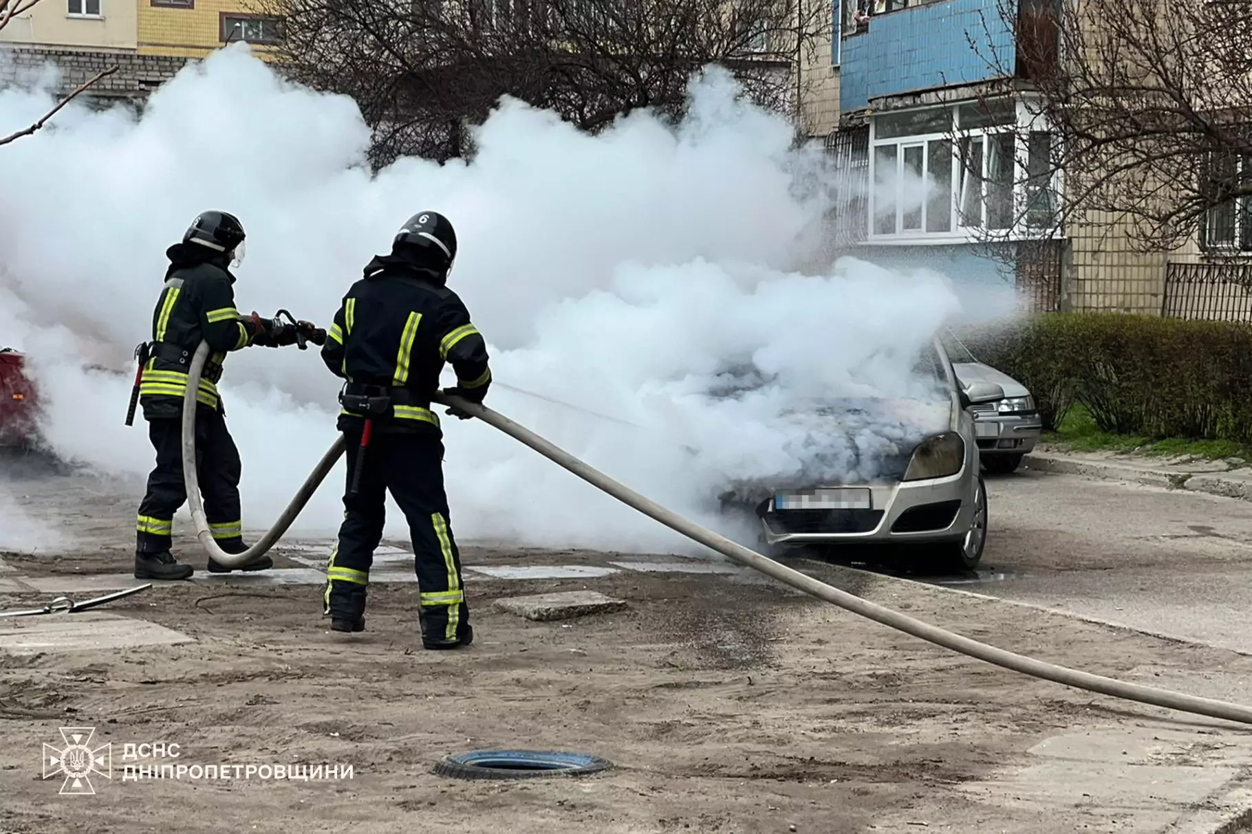 У Кам’янському загорівся автомобіль: вогонь охопив моторний відсік і салон - 31.03.2026