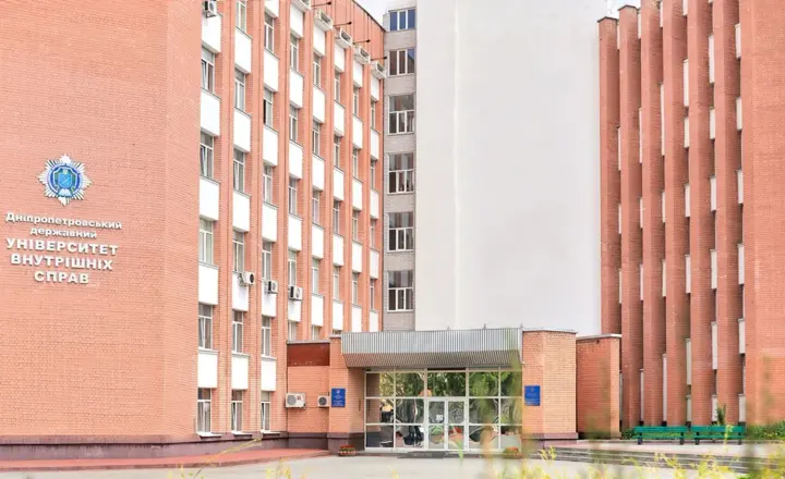 У Дніпрі курсант сфотографувався з посмішкою на фоні тіла 14-річної дівчини - 19.03.2026